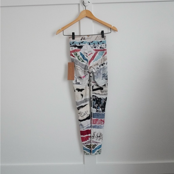 Niyama Sol Barefoot Paper Cranes Leggings - Picture 3 of 3